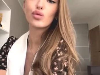 heart_petal webcam model stream image