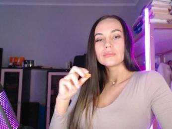 QWEENII webcam bongacams model stream image