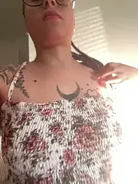queenlo_xxx webcam stripchat model stream image