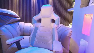 AuroraWillow webcam model stream image