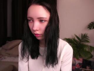 Lynette Grine webcam model stream image