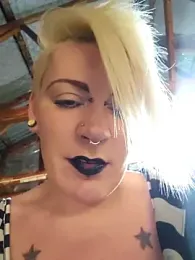 PinkTheHawk webcam model stream image