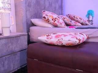 lara-giraldo webcam model stream image