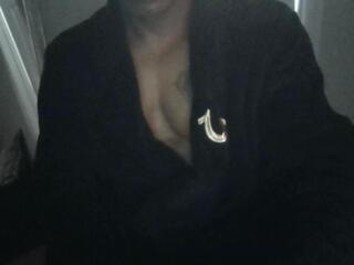 Compton Cali webcam model stream image