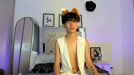 Adriien19 webcam model stream image