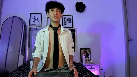 Adriien19 webcam stripchat model stream image