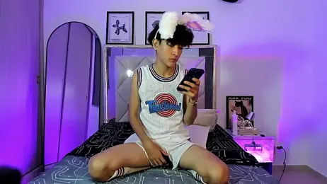 Adriien19 webcam model stream image