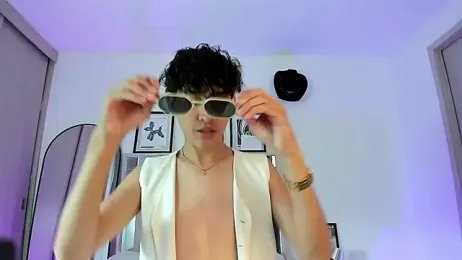 Adriien19 webcam model stream image