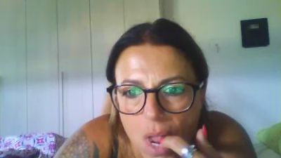 Milfglitter webcam model stream image