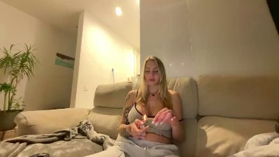 dollshorny webcam model stream image
