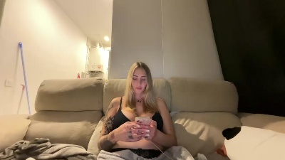 dollshorny webcam model stream image