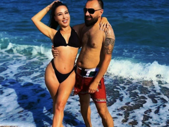 TonyAndJani webcam model stream image