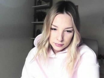 AngelaLux webcam model stream image