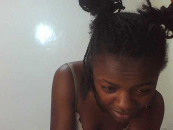 Sexyyvonne webcam model stream image