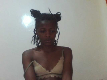Sexyyvonne webcam model stream image