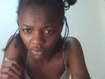 Sexyyvonne webcam bongacams model stream image