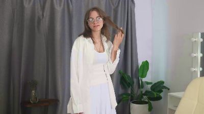 LynneCrust webcam model stream image