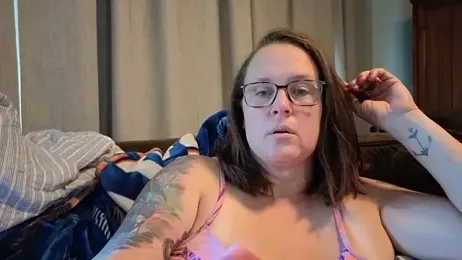 MakeHerMoan webcam model stream image