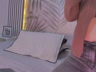 samaantha-white webcam model stream image