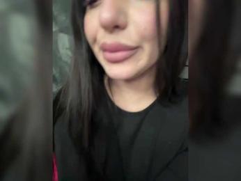 Kristalyy webcam bongacams model stream image