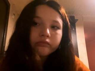 yaekowiede webcam model stream image