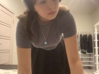 emy-bloom webcam model stream image