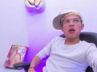 stronger-boy webcam model stream image