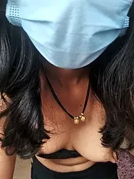 Shivani2002 webcam model stream image