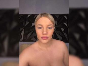 LYALYAtop webcam model stream image