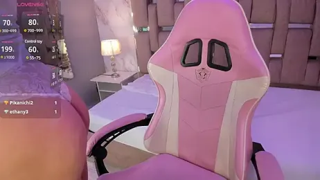 ZharaLux webcam model stream image