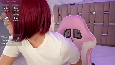 ZharaLux webcam model stream image