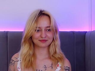 Nicole Sue webcam model stream image