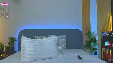 Kira_from_UA webcam model stream image