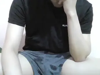 Zineyy webcam model stream image