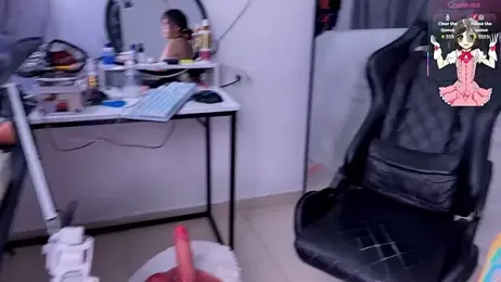 PrettyKonny webcam model stream image