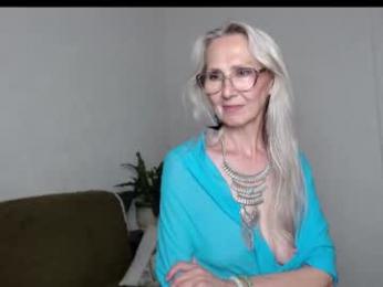 agatha_moore_ webcam model stream image