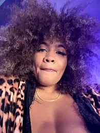 riri_brunnete webcam model stream image