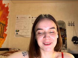 Sharie Whitebear webcam model stream image