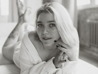 BreanaAlosta webcam model stream image