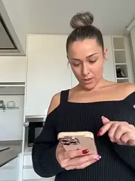 petrouchkaaa_ webcam model stream image