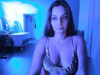 BellaBloom webcam model stream image