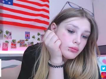 krisi_myrr webcam model stream image