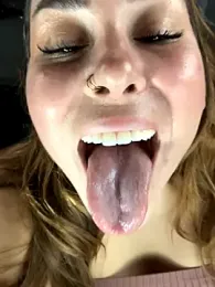 LeaGambit__ webcam model stream image