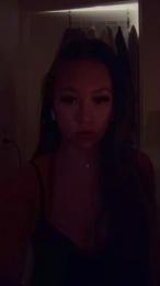 Lolasiat webcam model stream image