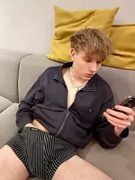 Paradeevich_And webcam model stream image