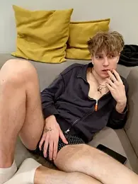 Paradeevich_And webcam model stream image