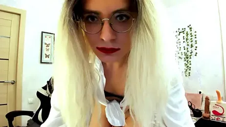 your_hotcutie webcam model stream image