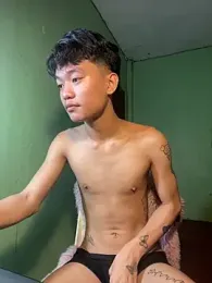 ur_little_secret webcam model stream image