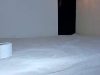 leksy-west18 webcam model stream image