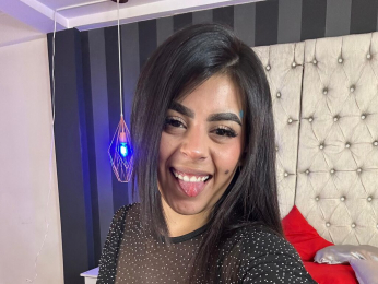LucySuzuki webcam model stream image
